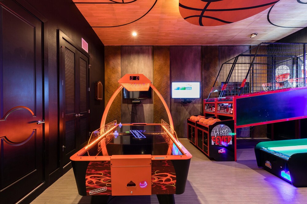W261: 10 Bed Rapunzel Jurassic Park Avatar Sports Arcade - photo 54