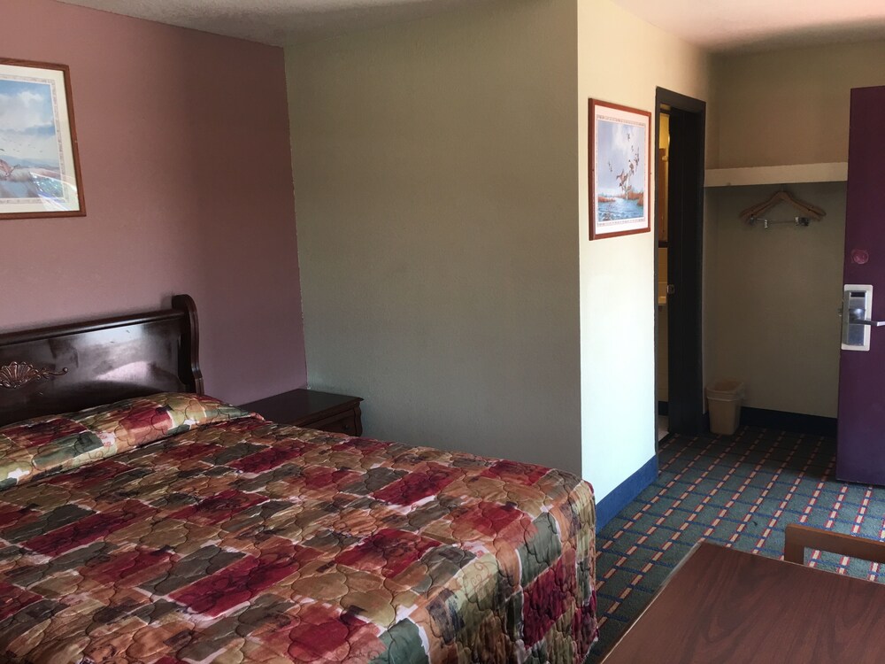 Best Value Inn Motel Sandusky - photo 45