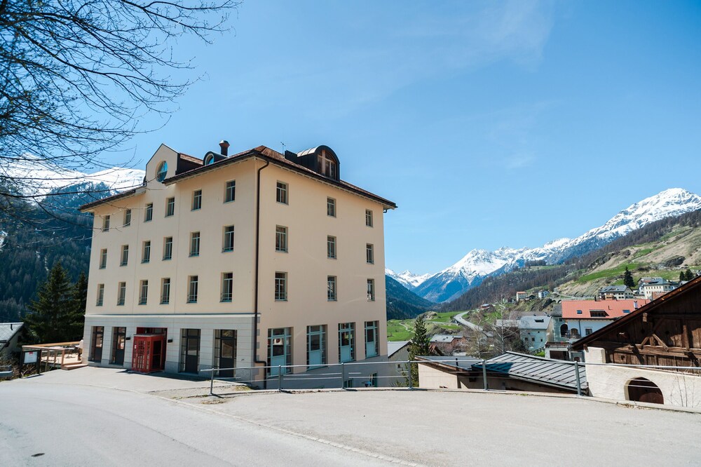 Hotel Aurora - carbon neutral hotel in Scuol