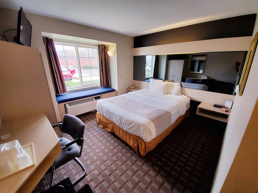Americas Best Value Inn & Suites Racine - photo 11