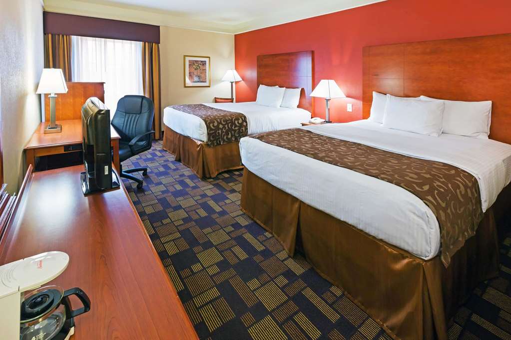 La Quinta Inn & Suites by Wyndham Seguin - photo 12