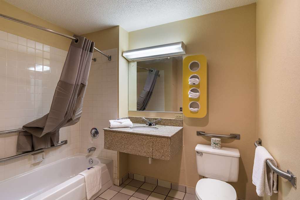 Motel 6 Libertyville IL - photo 25
