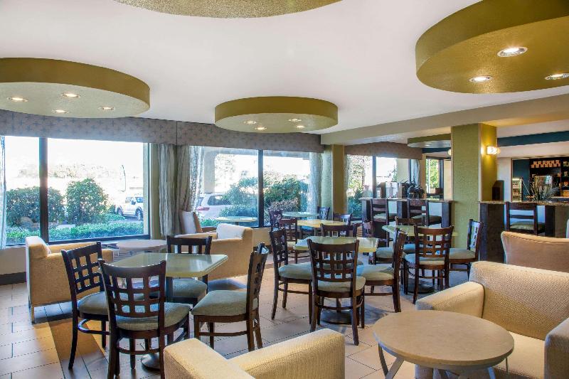 La Quinta Inn & Suites Oakland Airport Coliseum - photo 23