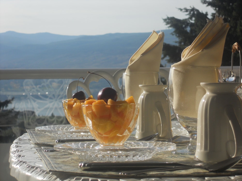 A View to Remember Bed & Breakfast — 4-Star Luxury Hotel in West Kelowna, Canada