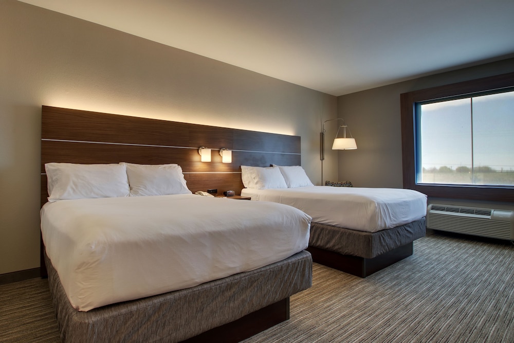 Holiday Inn Express Hotel & Suites Vernon College Area by IHG - photo 20