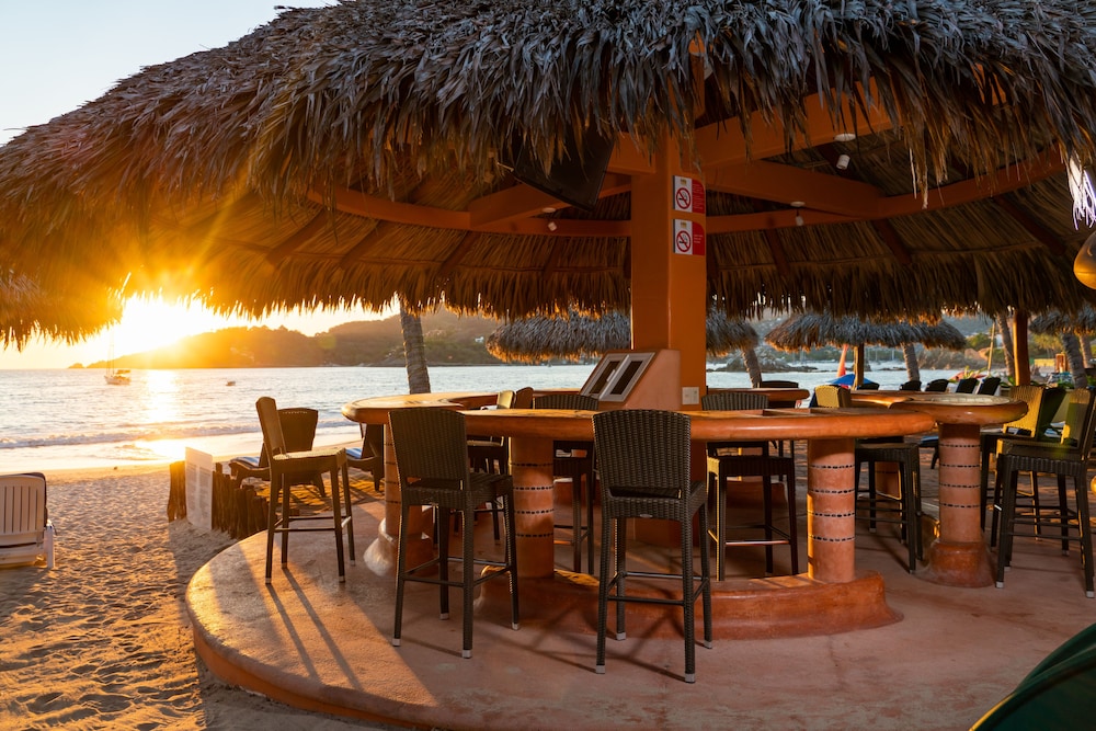 Poolside bar