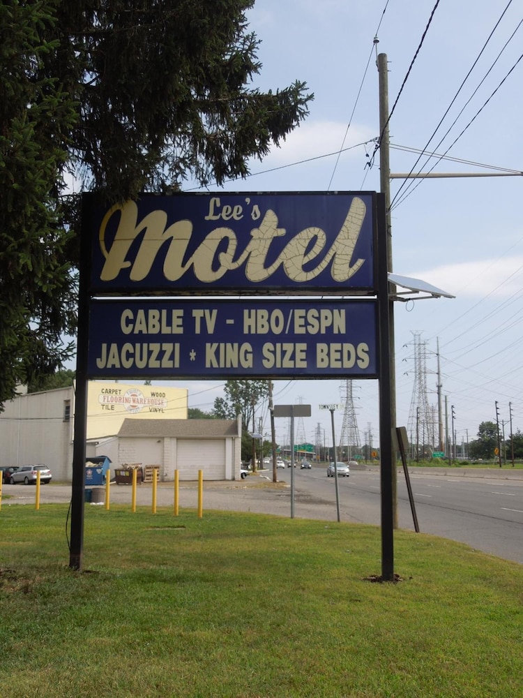 Lee's Motel - photo 28