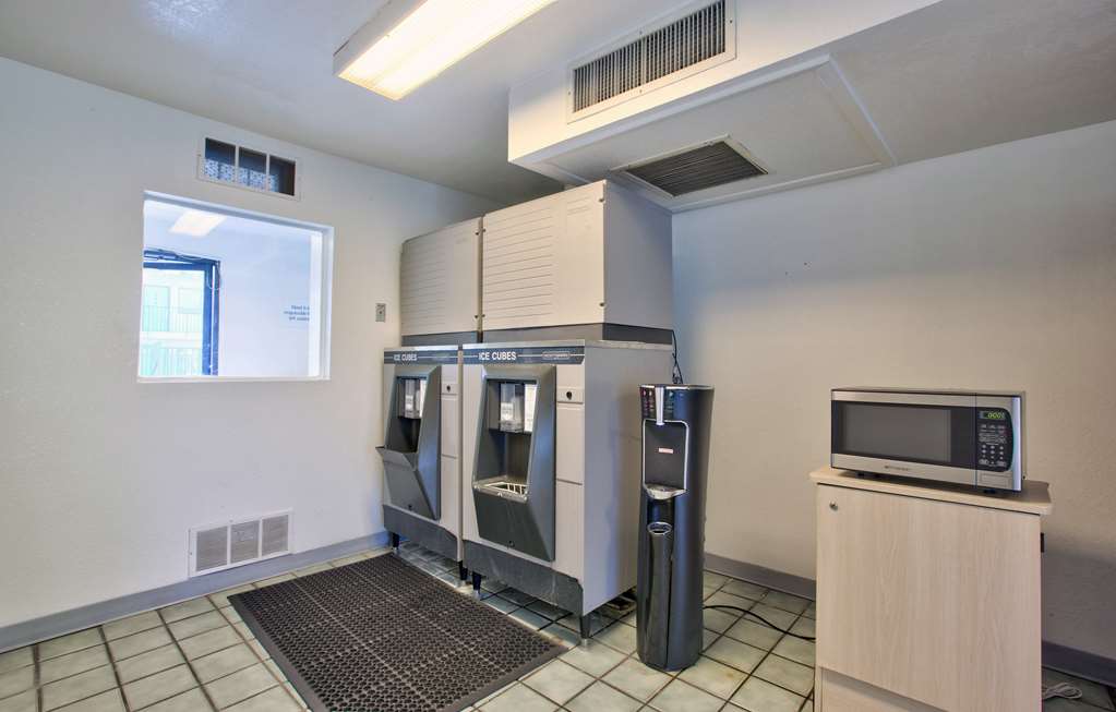 Motel 6 Valdosta GA University - photo 28