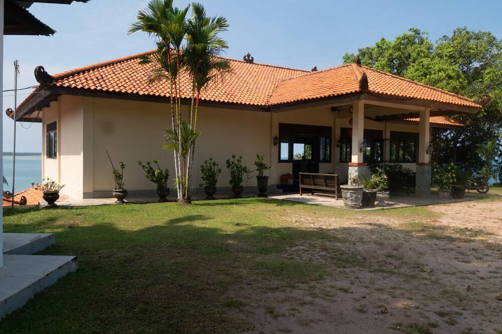 OYO 600 Bukit Berahu Cottages in Tanjung Pandan, Indonesia
