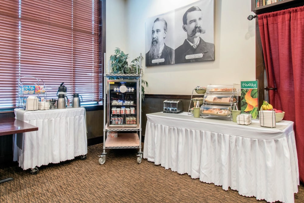 University Hotel & Suites Shippensburg Trademark by Wyndham - photo 33
