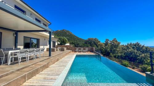 Villa Poggio Rosso Pool House & Piscine Chauffee — 4-Star Luxury Hotel in Zonza, France