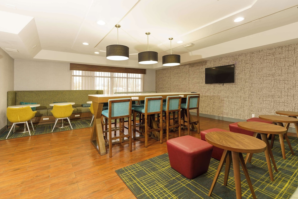 Hampton Inn Hutchinson - photo 8