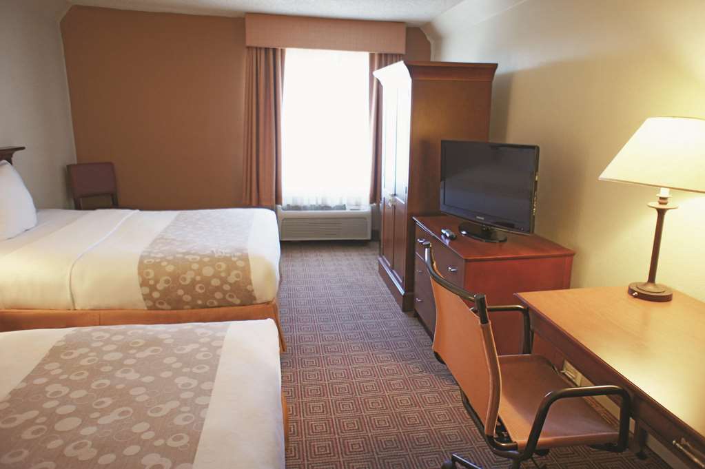 La Quinta Inn & Suites by Wyndham Stamford New York City - photo 30