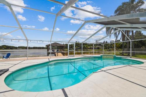 Lake House Westchase area. Heated Pool Waterfront — 4-Star Luxury Hotel in Tampa, United States