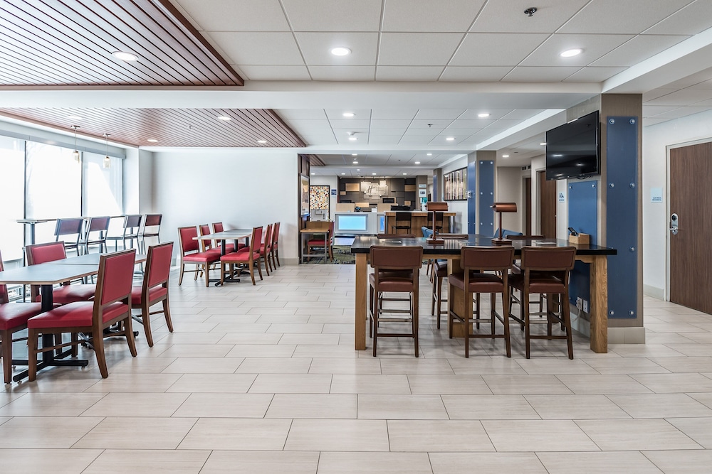 Holiday Inn Express Flint Campus Area by IHG - photo 23