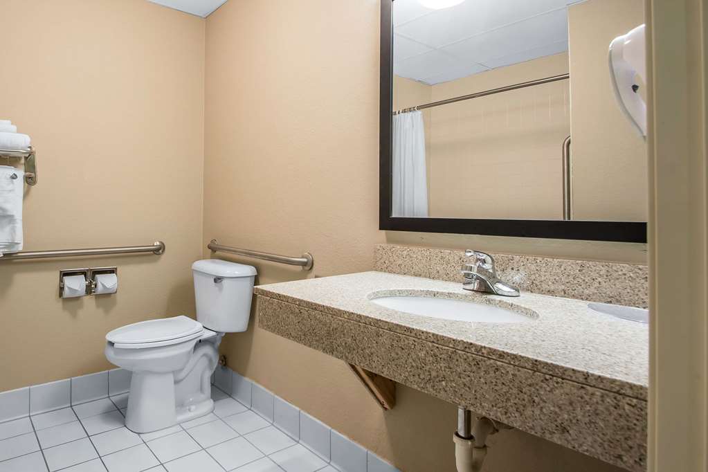 Quality Inn & Suites East Troy I 43 - photo 9