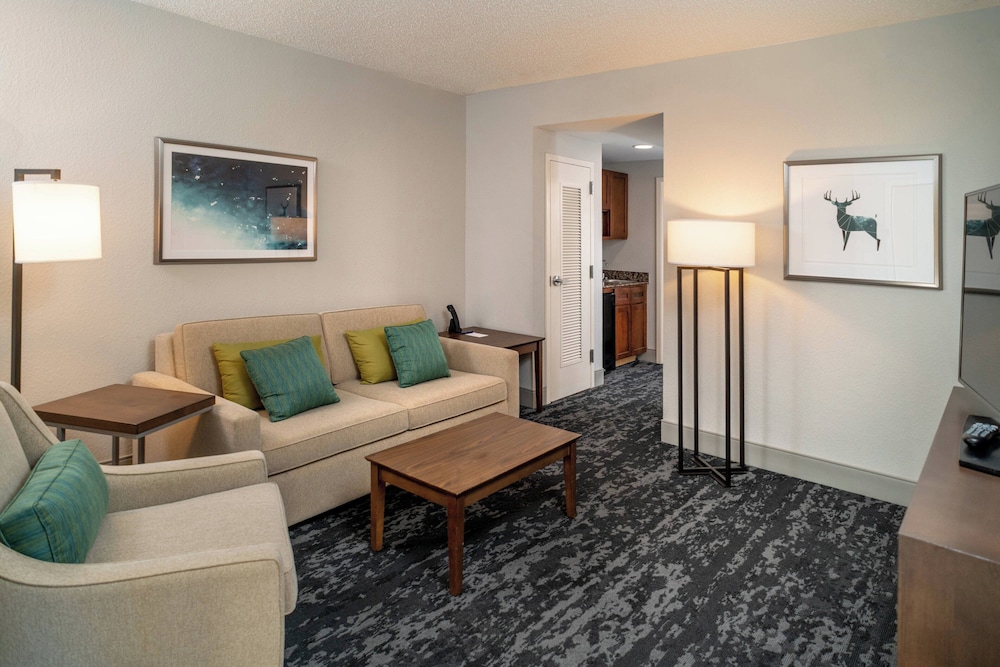 Delta Hotels by Marriott Huntington Mall - photo 11