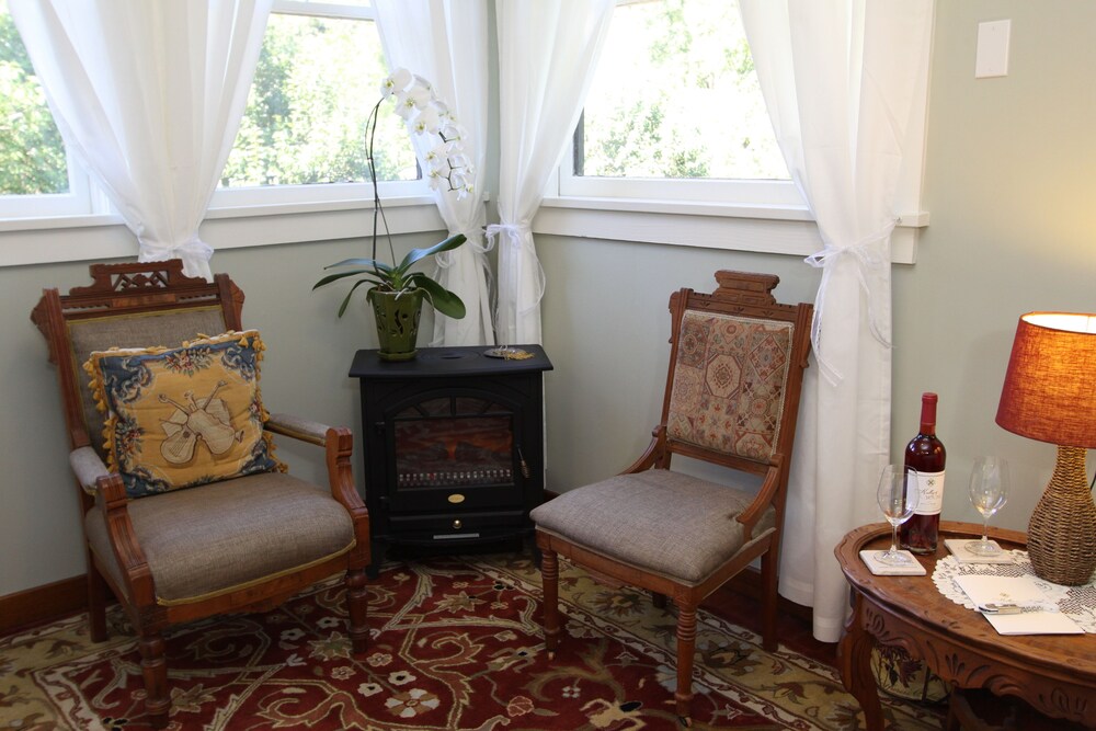 Kelley & Young Wine Garden Inn - photo 6