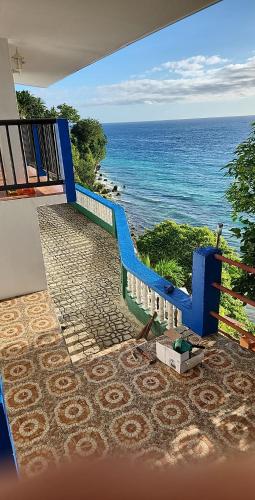 Sandra's Holiday House — 4-Star Luxury Hotel in Oslob, Philippines