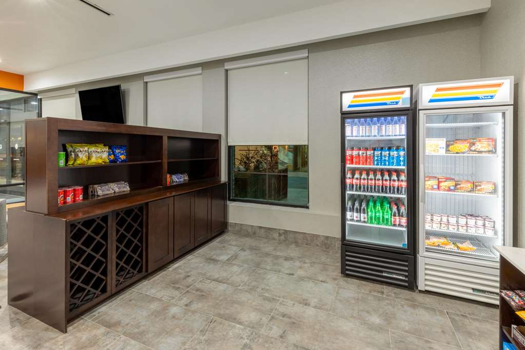 La Quinta Inn & Suites by Wyndham Dallas Frisco Stadium - photo 10