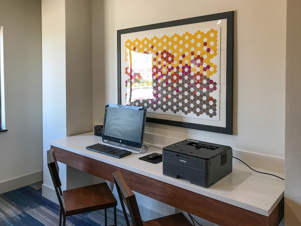 Holiday Inn Express & Suites Lubbock West by IHG - photo 18