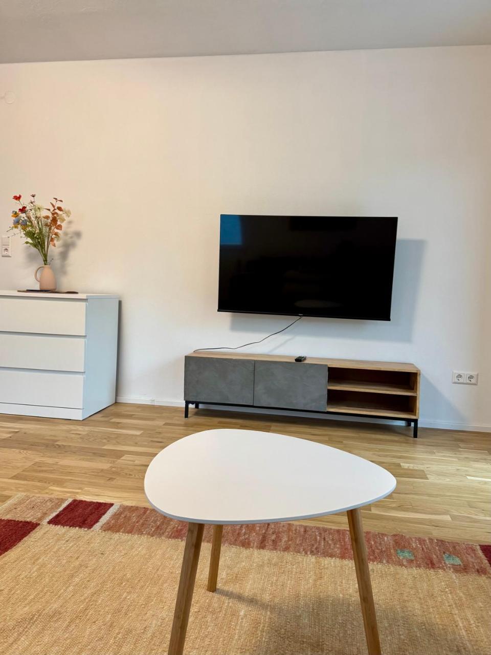 Erholung An Den Wasserfallen Ferienwohnung in Baden Baden Stilvolles Apartment Mit Terrasse Parkplatz & Ruhiger Lage — 4-Star Luxury Hotel in Baden-Baden, Germany