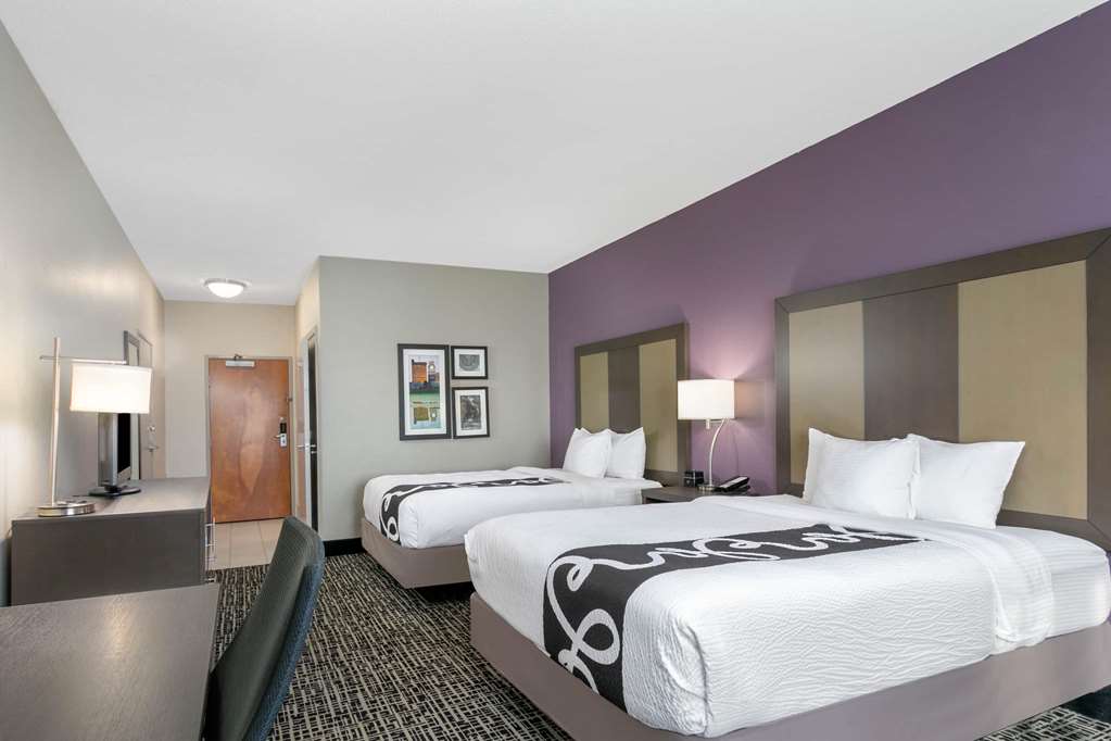 La Quinta Inn & Suites by Wyndham Hopkinsville - photo 24