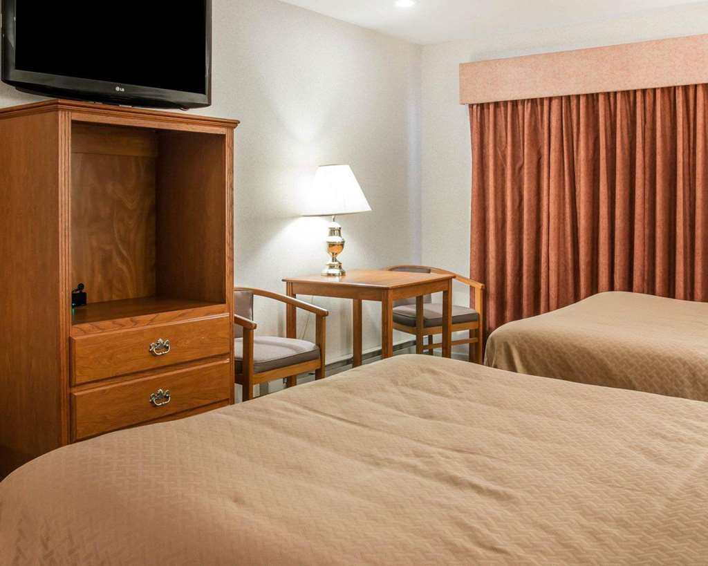 Quality Inn & Suites Mackinaw City Beachfront - photo 8