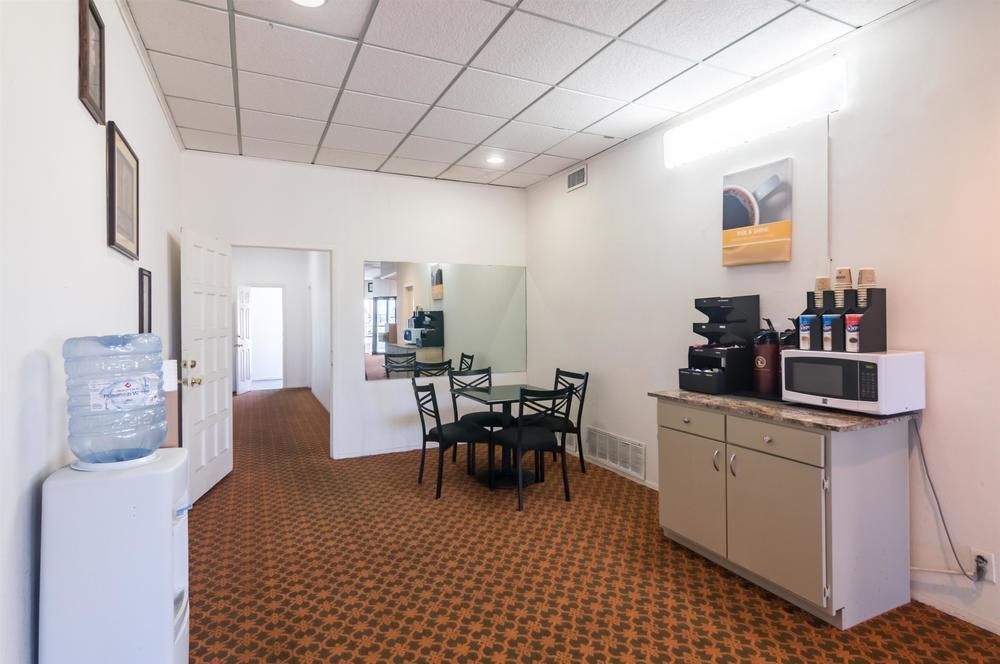 Red Roof Inn & Suites San Angelo - photo 11