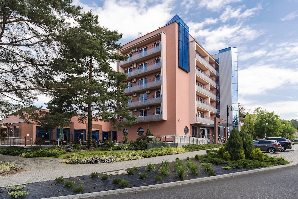 Hotel Kudowa Manufaktura Relaksu — 4-Star Luxury Hotel in Kudowa-Zdroj, Poland