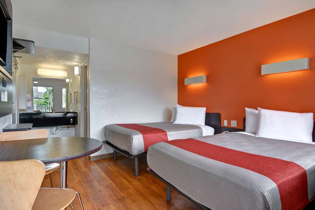 Motel 6 Dania Beach - photo 18
