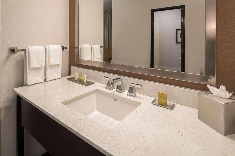 DoubleTree by Hilton Hotel Vancouver - photo 25
