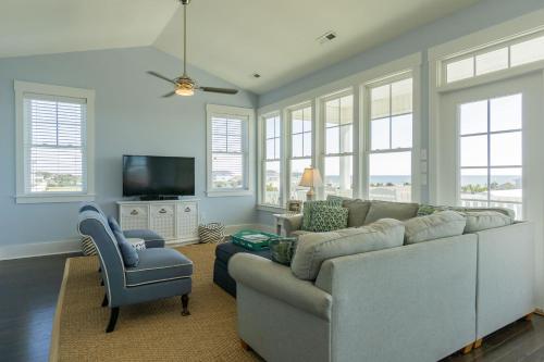 Kiki Hut by Oak Island Accommodations - photo 36