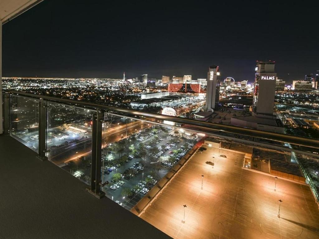 Luxury Hotel Suite With Private Strip View Balcony