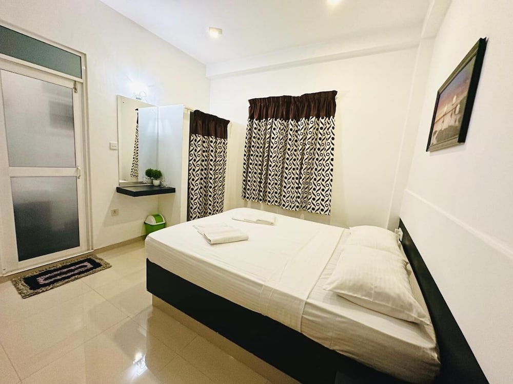 Jungle Fence in Bentota, Sri Lanka