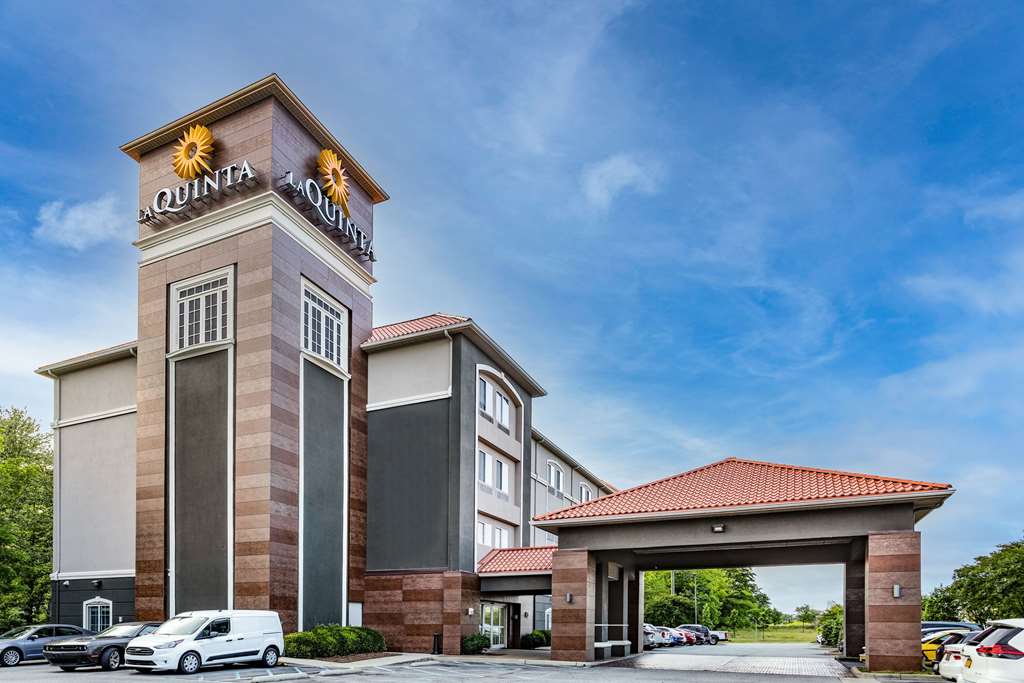 La Quinta Inn & Suites by Wyndham Norfolk - featured photo