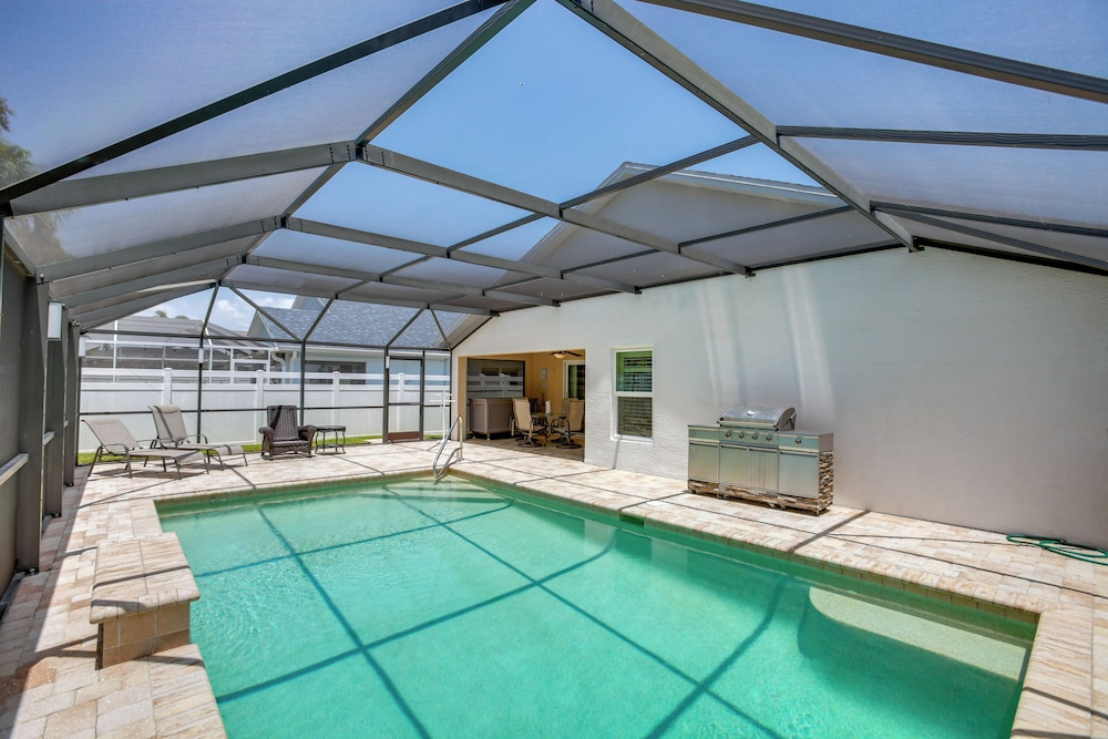 5 Mi to Fort Myers Beach Home with Heated Pool — 4-Star Luxury Hotel in Fort Myers, United States