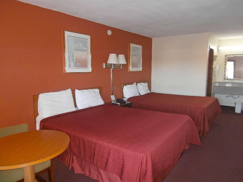 Rodeway Inn - photo 11