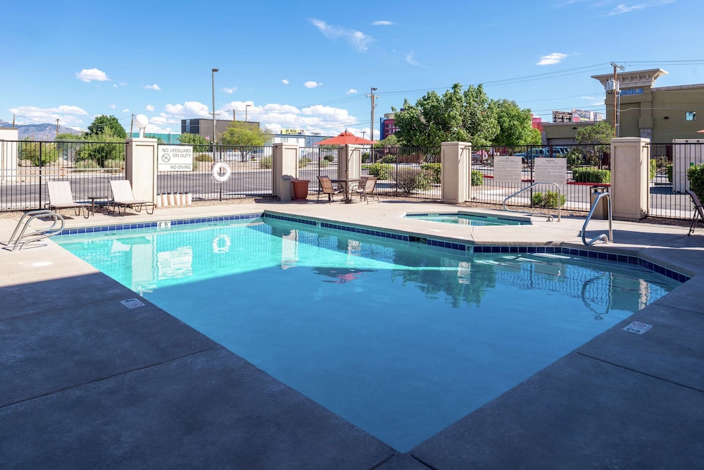 Hampton Inn Albuquerque University Midtown - photo 30