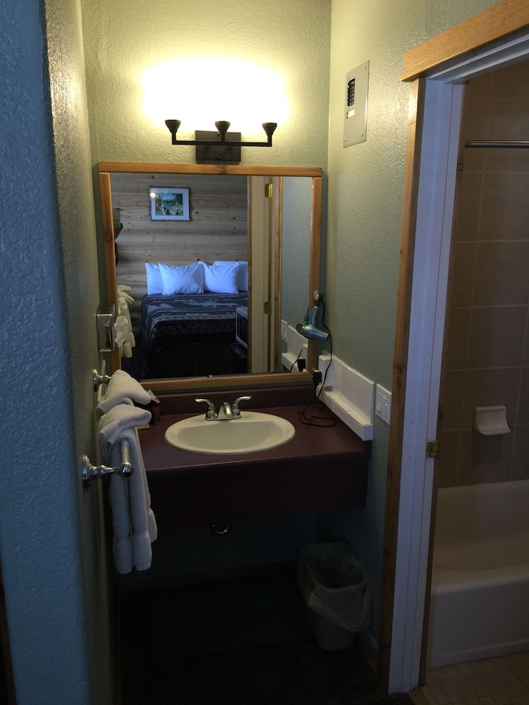 The Historic Madison Hotel Motel - photo 35