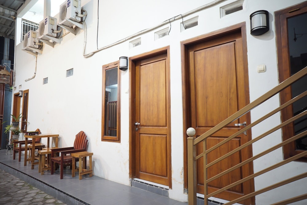 OYO Life 93038 Kost Putra Malilah — hotel in Lumajang