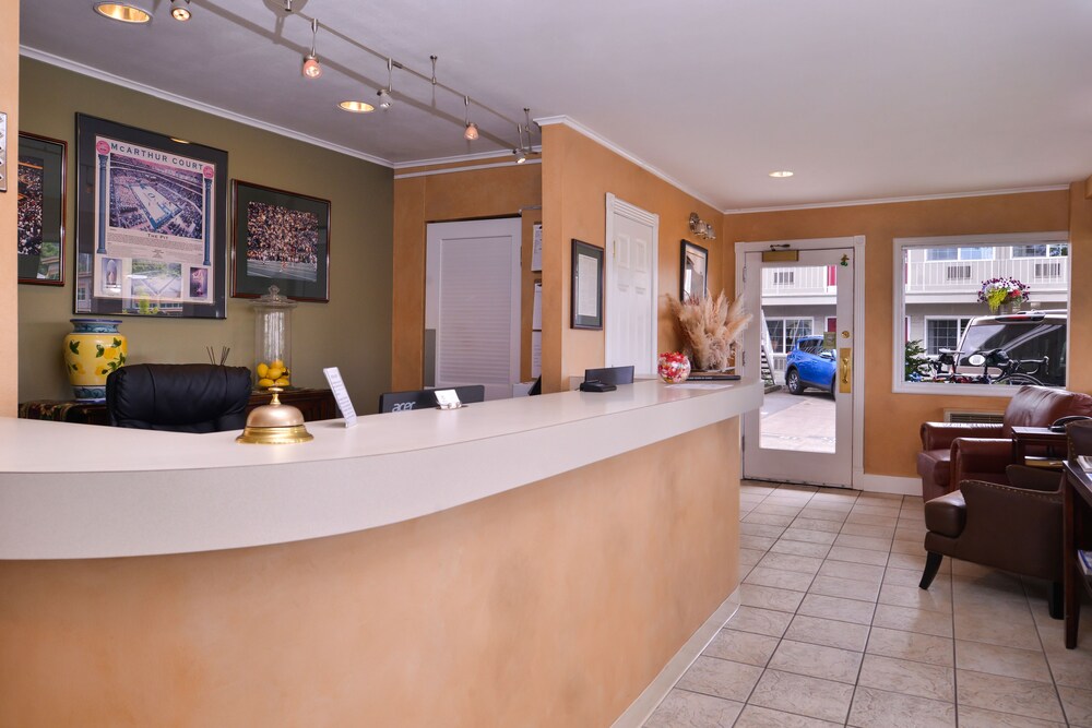 Campus Inn & Suites Eugene Downtown - photo 9