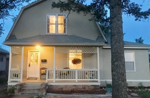 Garden City House with Hot Tub — 4-Star Luxury Hotel in Colorado Springs, United States