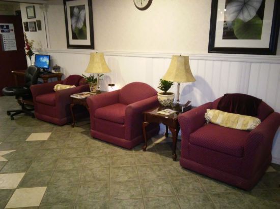 Super 6 Inn and Suites - photo 8