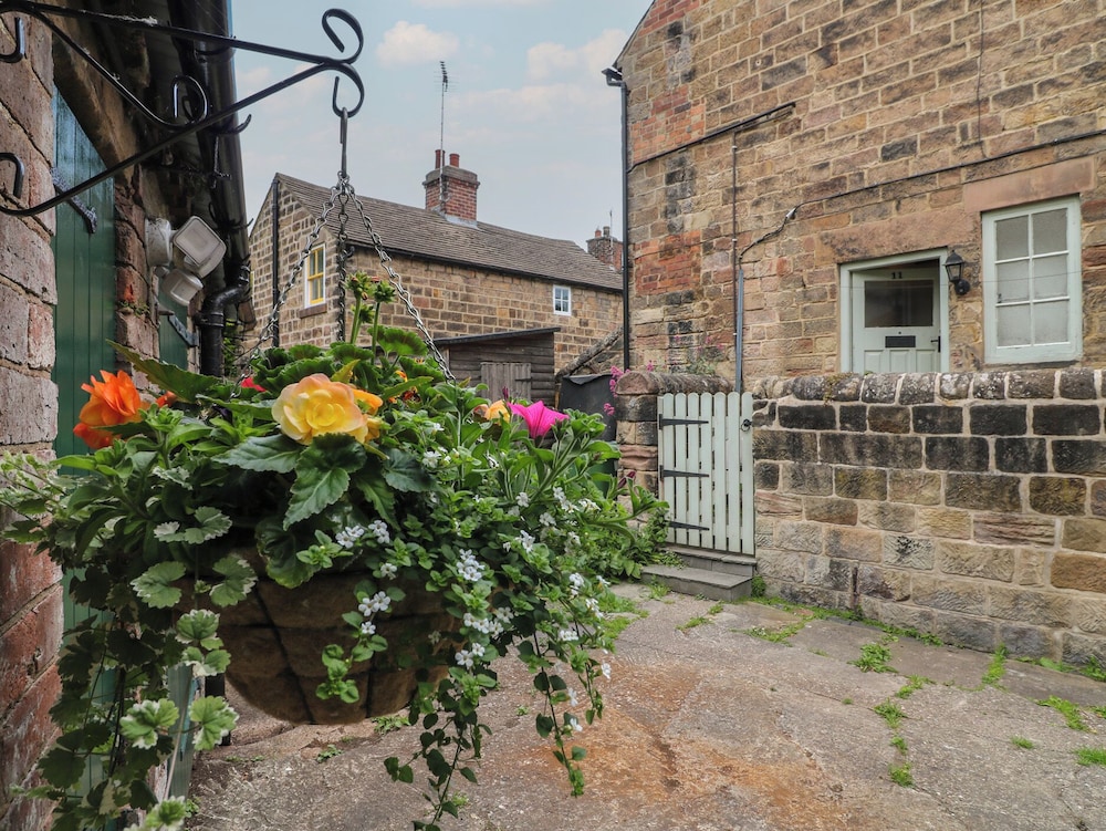 Milford Cottage — 4-Star Luxury Hotel in Belper, United Kingdom