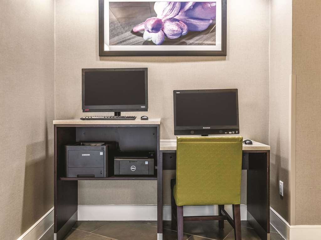 La Quinta Inn & Suites by Wyndham Alexandria Airport - photo 39