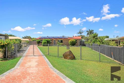 6 McColm Court Bargara — hotel in Bargara