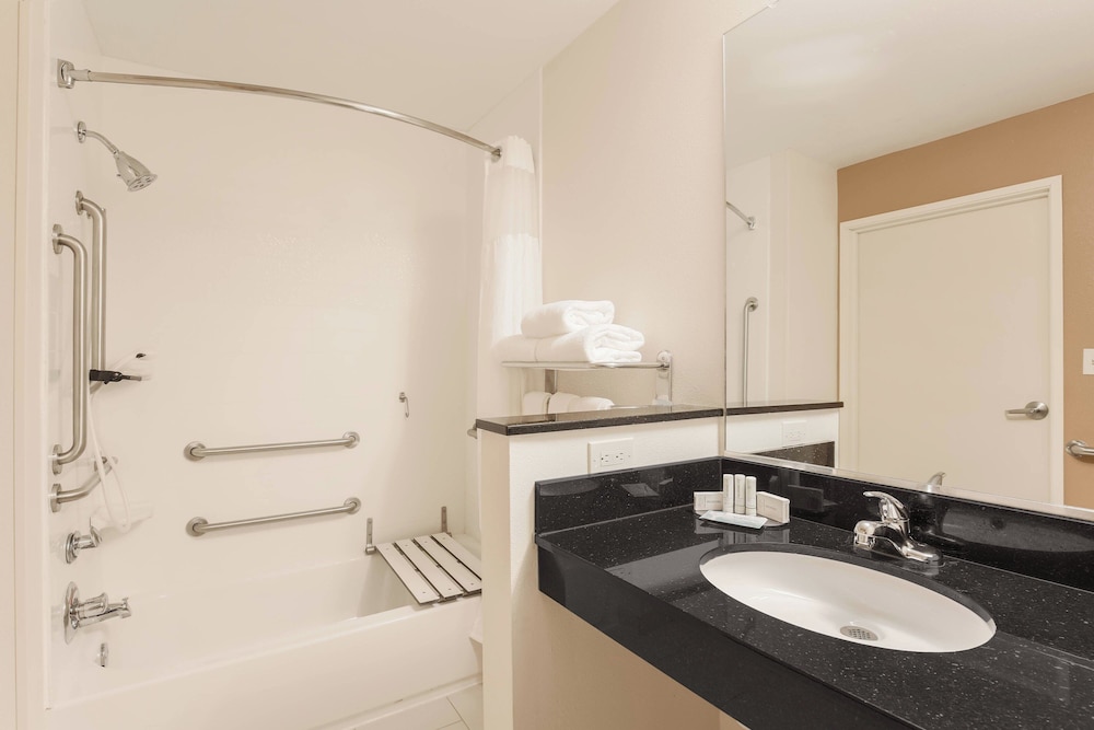 Fairfield Inn & Suites Victoria - photo 8