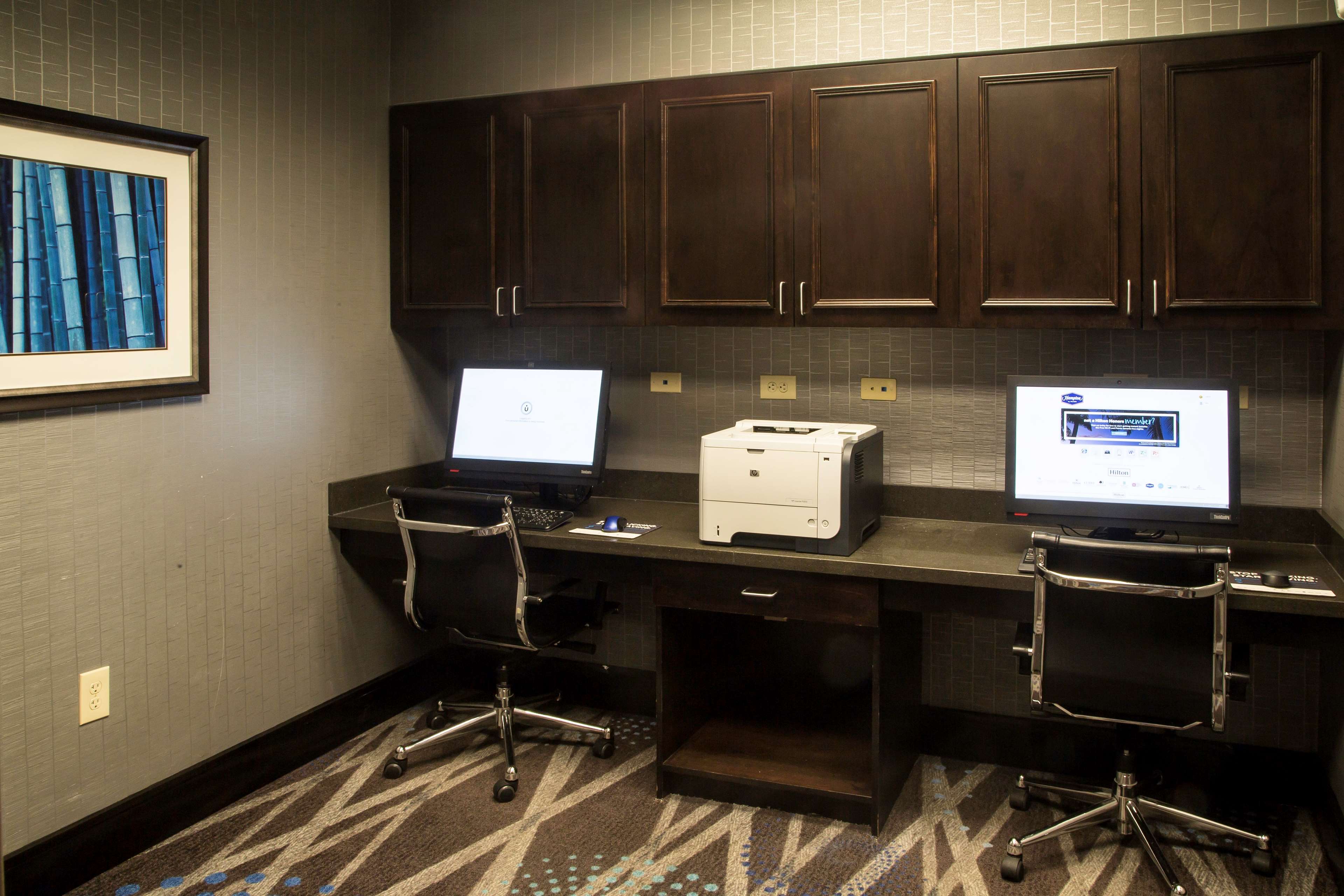 Hampton Inn Oxford Conference Center - photo 34
