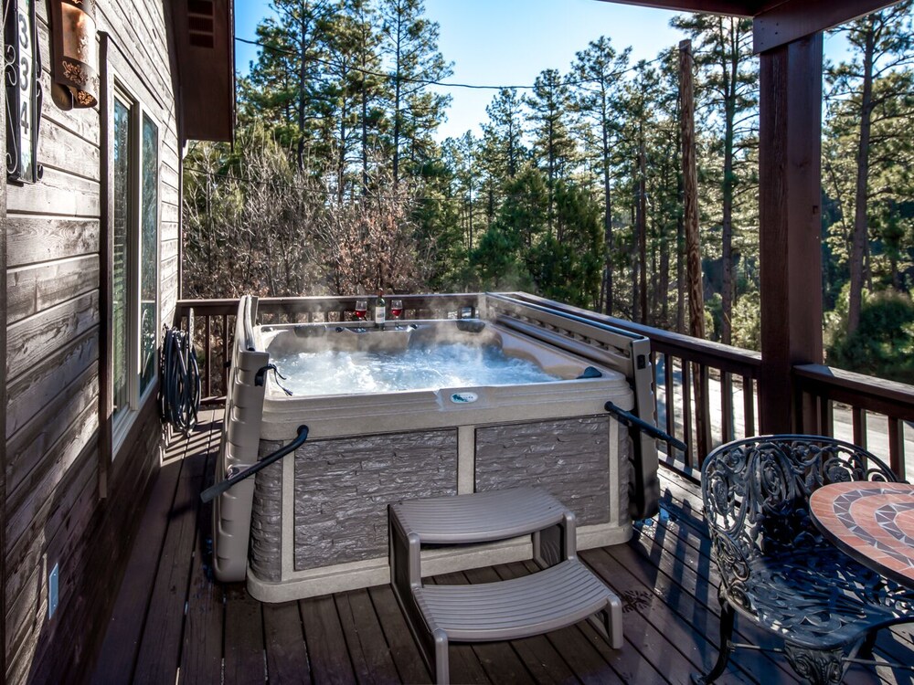 Fifth Dimension Cabin — 4-Star Luxury Hotel in Ruidoso, United States